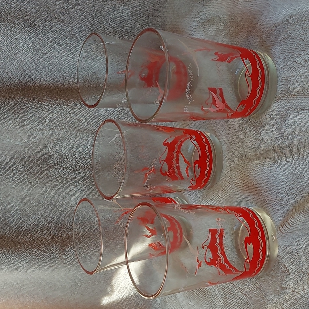 Vintage "Swanky Swigs" glasses seagulls and water scene red and pink rare